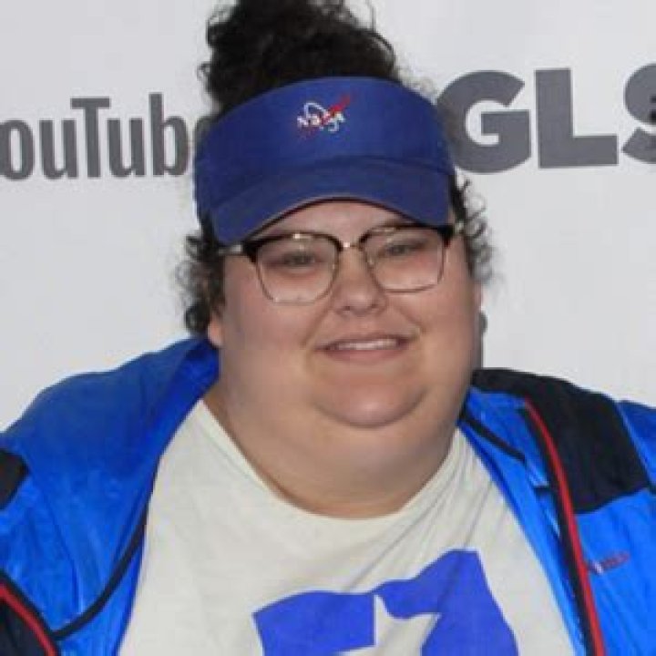Christine Sydelko (YouTube Star) - Age, Birthday, Bio, Facts, Family, Net Worth, Height & More