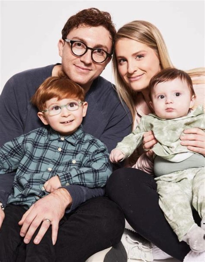 Daryl Sabara (Movie Actor) - Age, Birthday, Bio, Facts, Family, Net Worth, Height & More