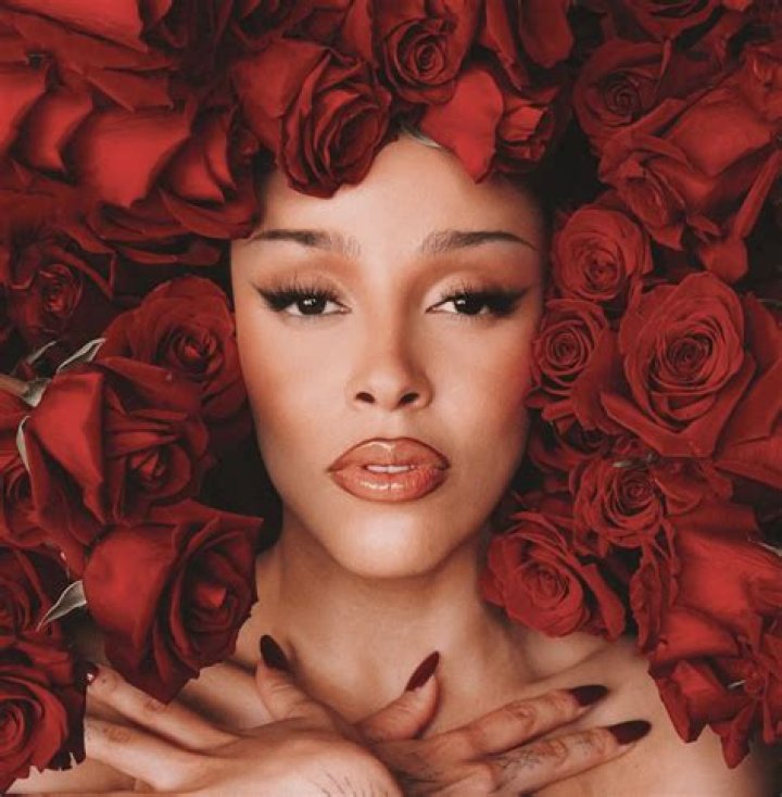 Doja Cat (R&B Singer) - Age, Birthday, Bio, Facts, Family, Net Worth, Height & More