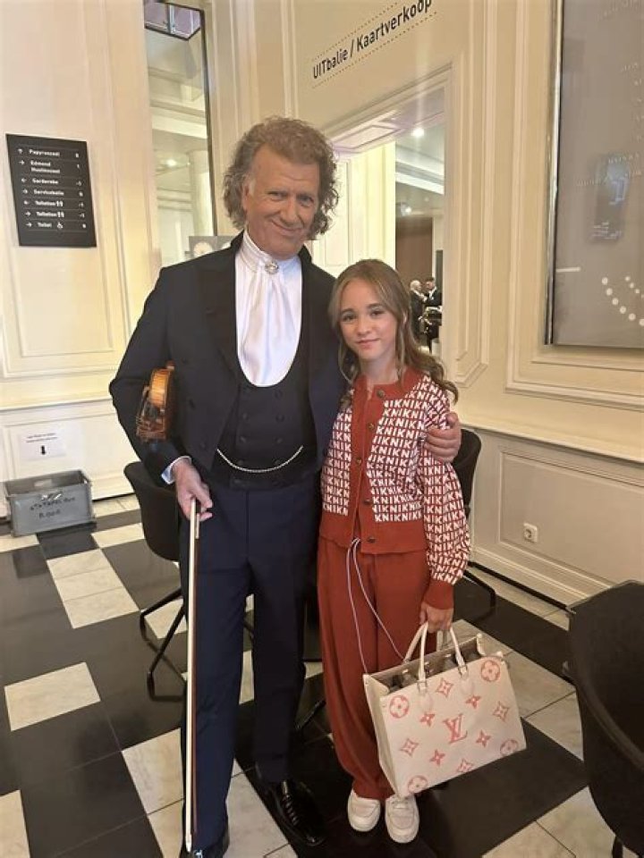 Emma Kok Height, Weight, Net Worth, Age, Birthday, Wikipedia, Who, Instagram, Biography