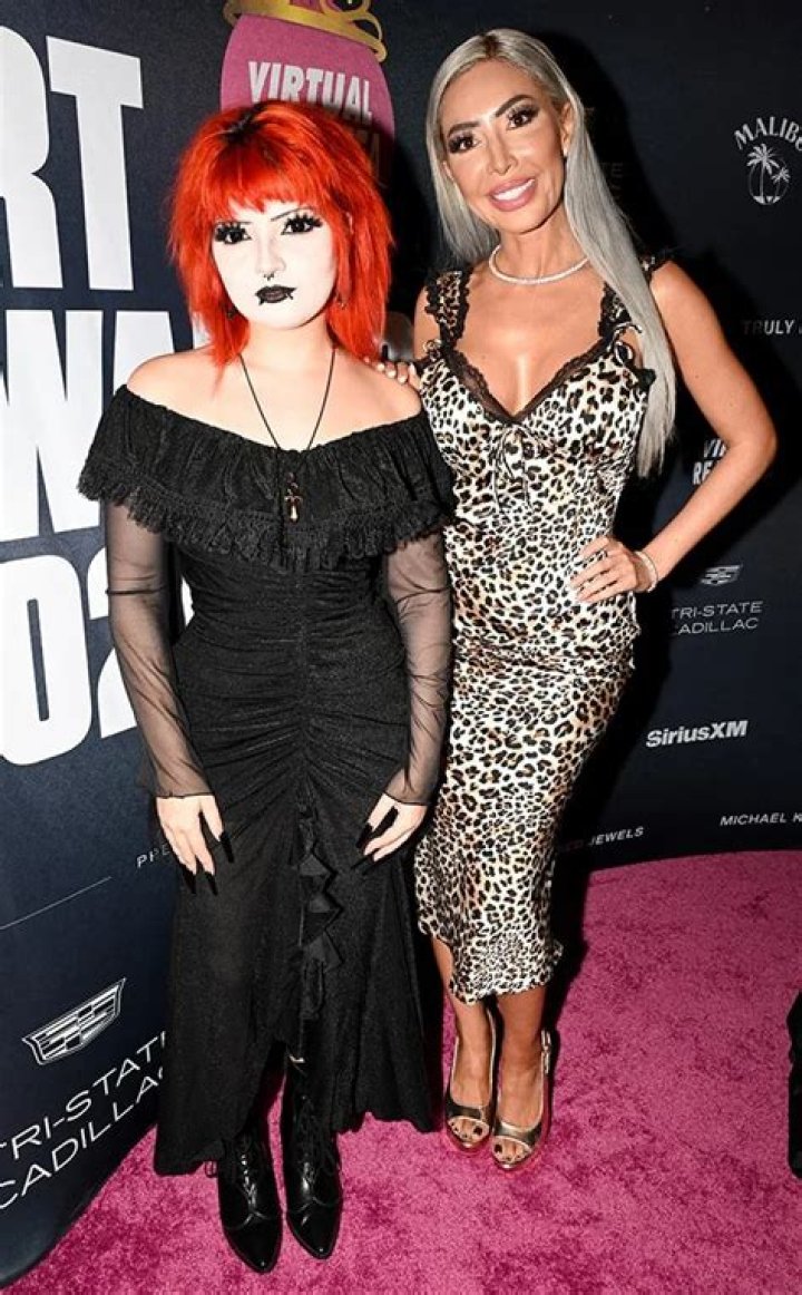 Farrah and Sophia Attack Each Other in Shocking New Video