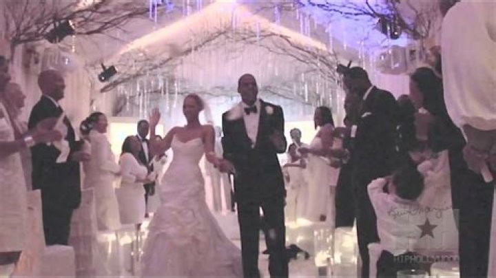 Jay-Z and Beyonce Shop for Homes in Paris, Renew Wedding Vows