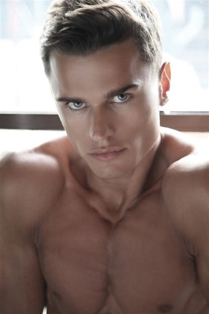 Oleksandr Kalinovskyi (Model) - Age, Birthday, Bio, Facts, Family, Net Worth, Height & More