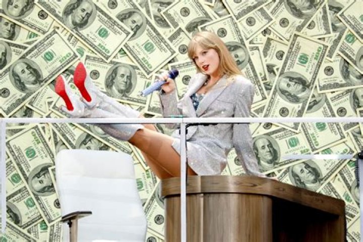 Opinion: Travis Kelce singing Viva Las Vegas in postgame speech should've given Taylor Swift 'the ick'