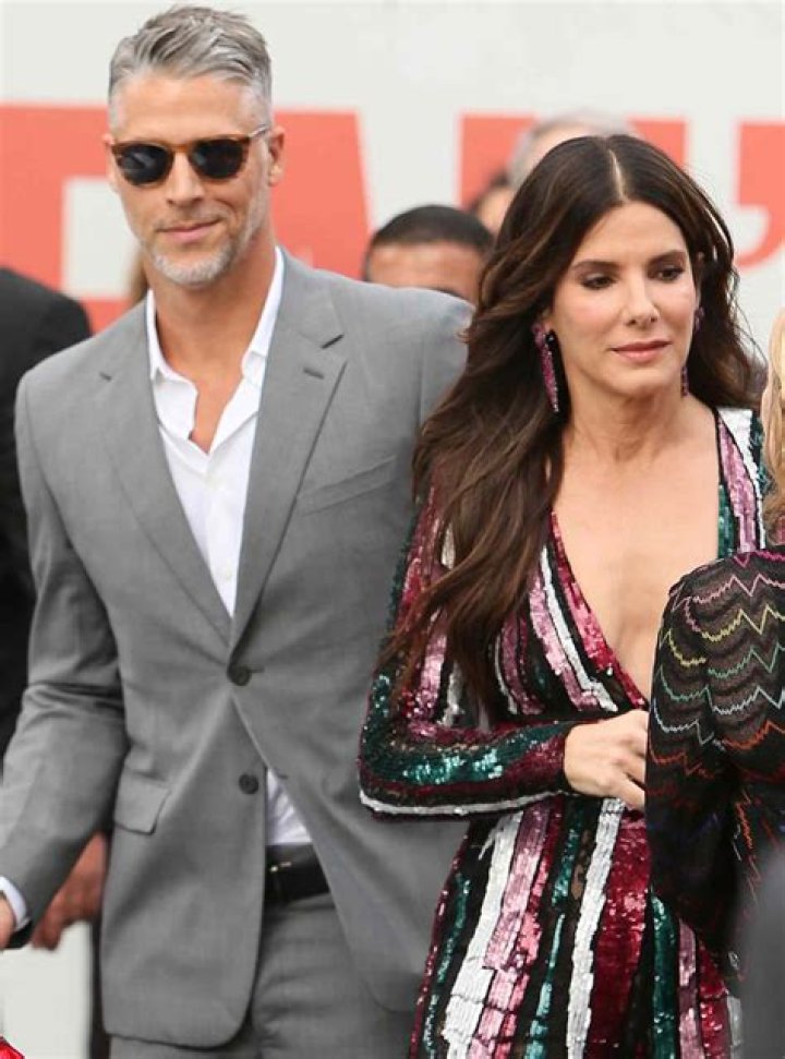 Sandra Bullock's secret three-year battle as boyfriend dies from rare disease