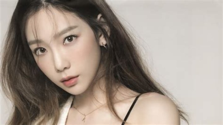 Taeyeon (Pop Singer) - Age, Birthday, Bio, Facts, Family, Net Worth, Height & More