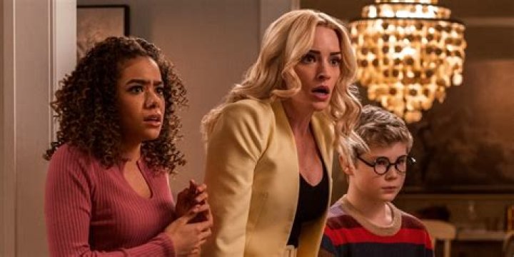 Who is Tom Fuller in Ginny and Georgia season 2?