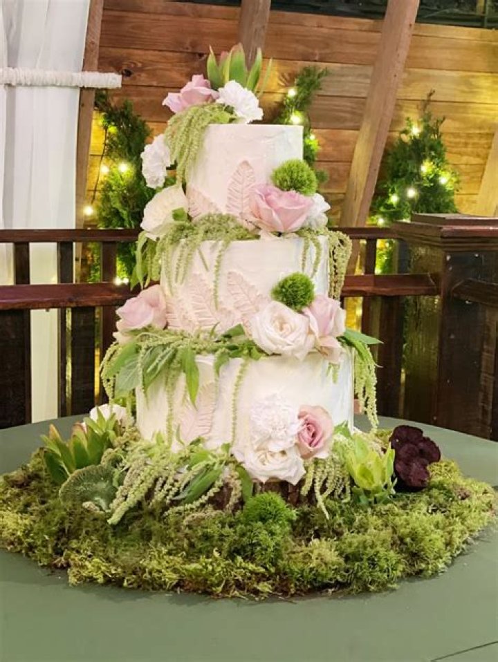 Your Guide To Stunning Cakes For Your Fairytale Wedding